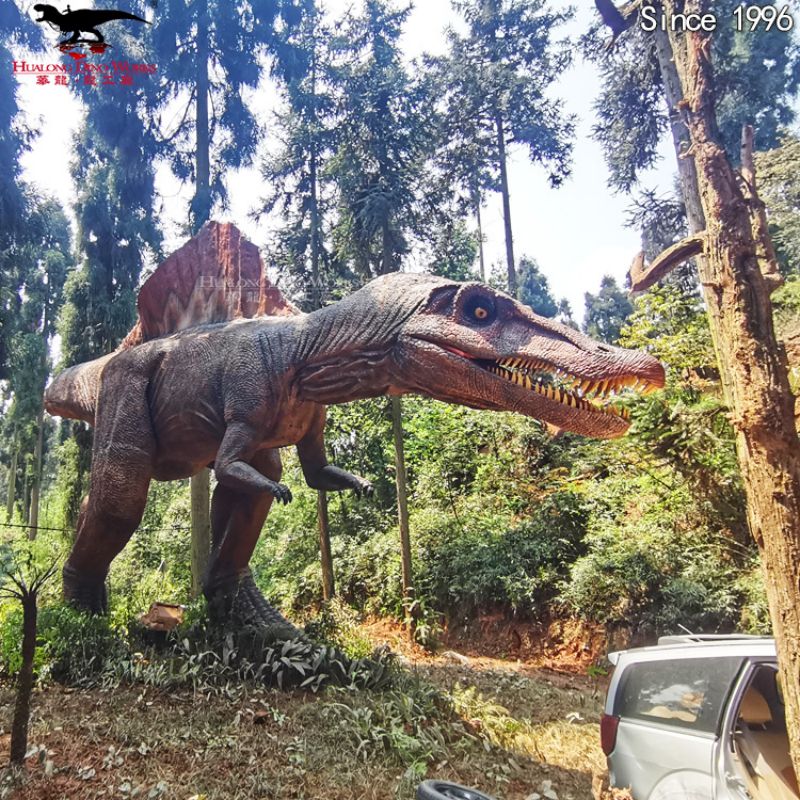 16 Meters Animatronic Spinosaurus Attack A Car In Adventure Park (3)