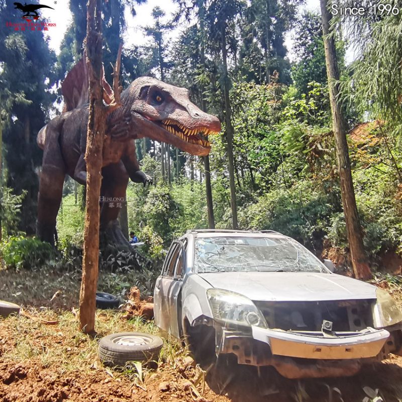 16 Meters Animatronic Spinosaurus Attack A Car In Adventure Park (5)