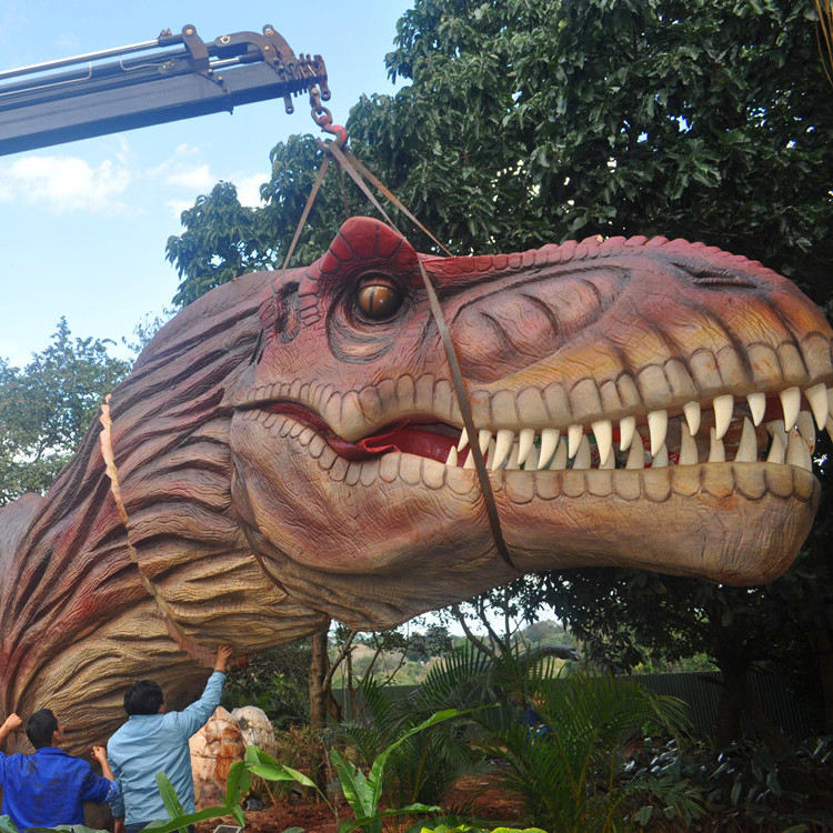 Animatronic T-Rex Aggressive Dinosaur In Amusement Park (4)