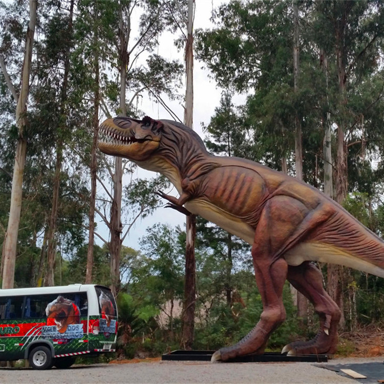 Animatronic T-Rex Aggressive Dinosaur In Amusement Park (6)