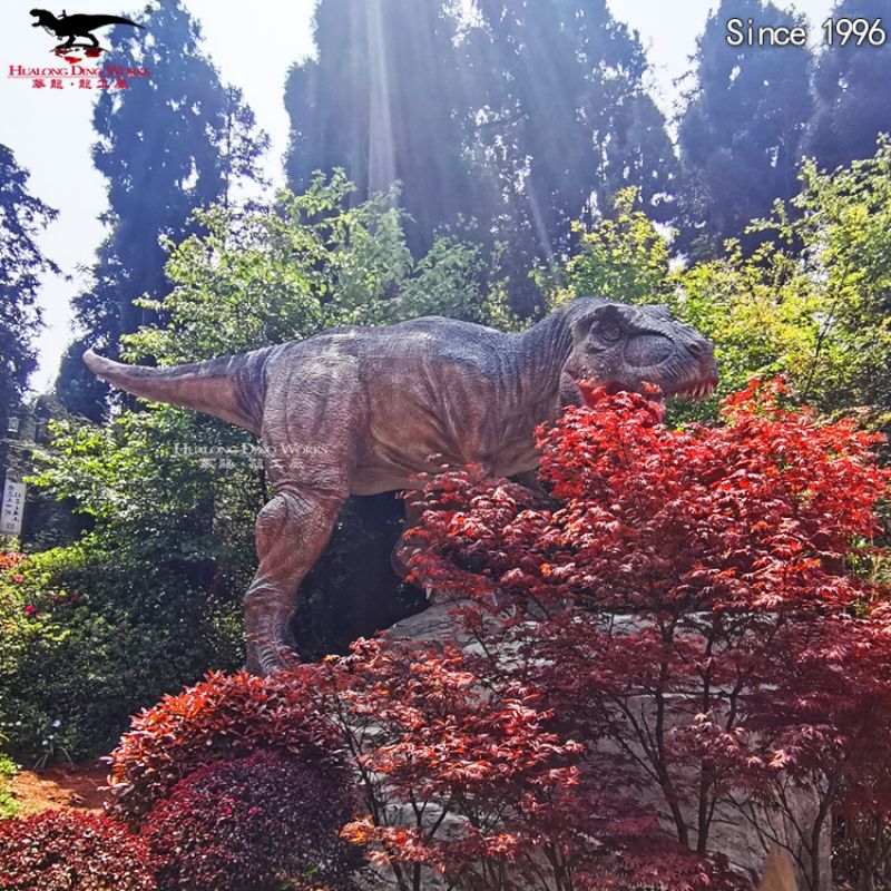 Animatronic Realistic T-Rex Dinosaur In Theme Park (3)