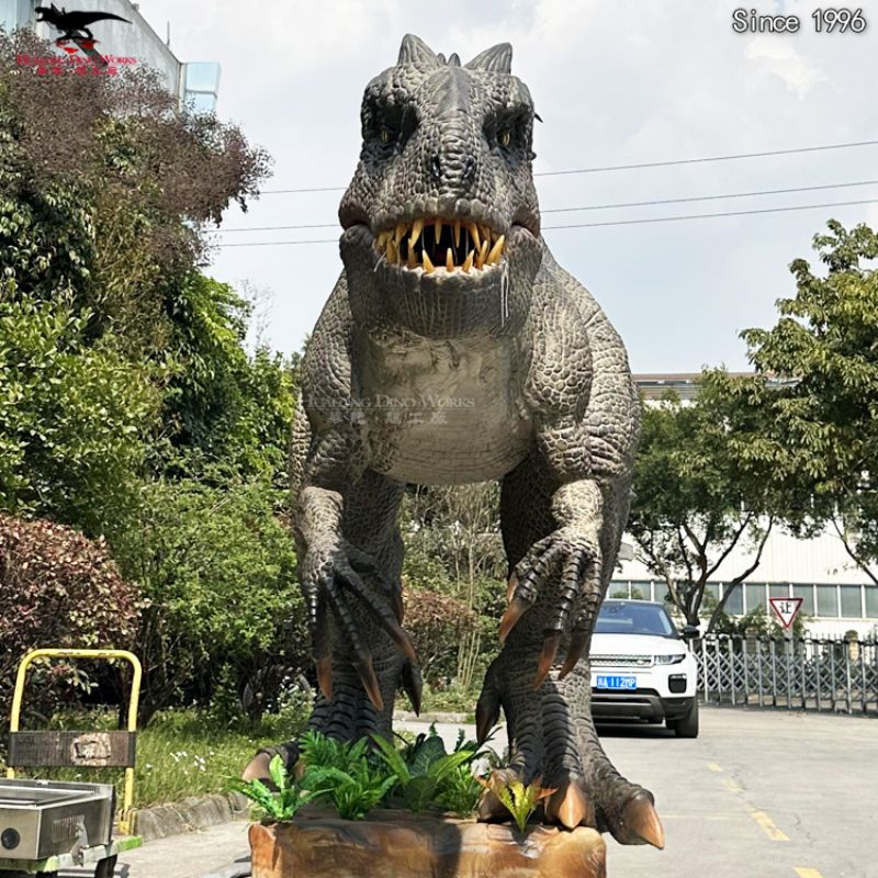 Animatronic Realistic Tyrannosaurus Indominus In Dinosaur Theme Park (3)