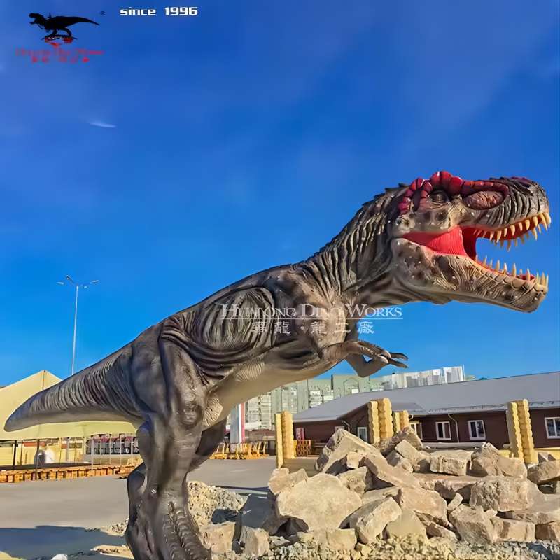 Animatronic T-Rex aggressive dinosaur in amusement park  (3)